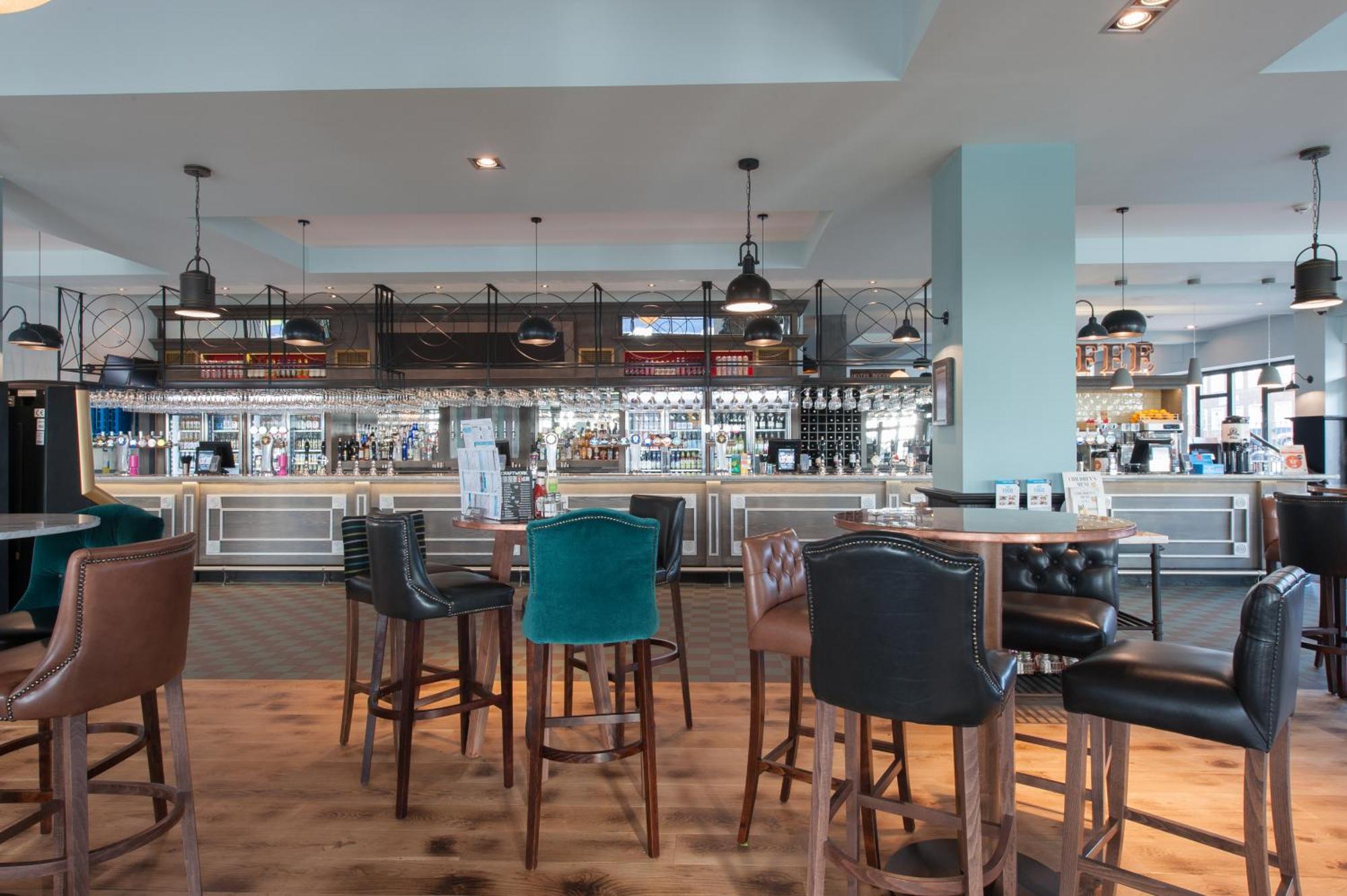 The Saxon Crown Wetherspoon Corby Ngoại thất bức ảnh